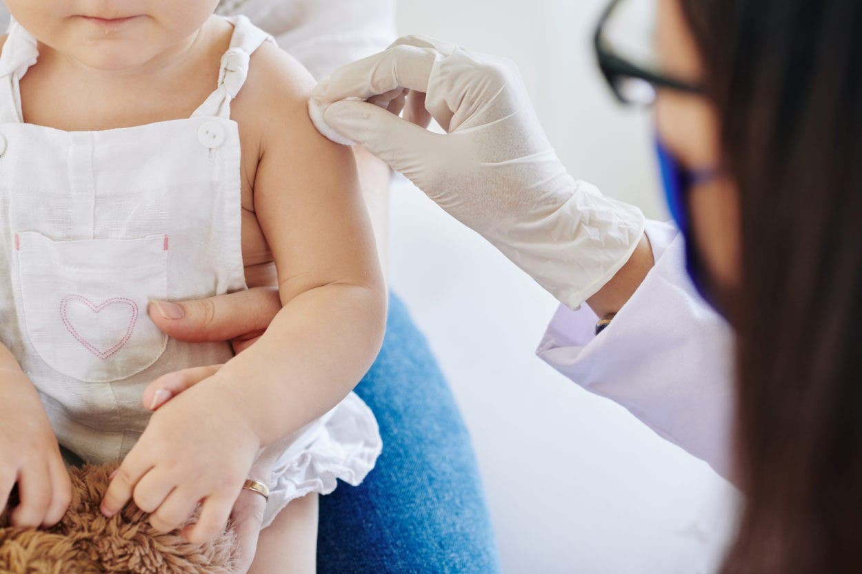 EEUU aprueba uso vacunas covid para niños a partir de 6 meses