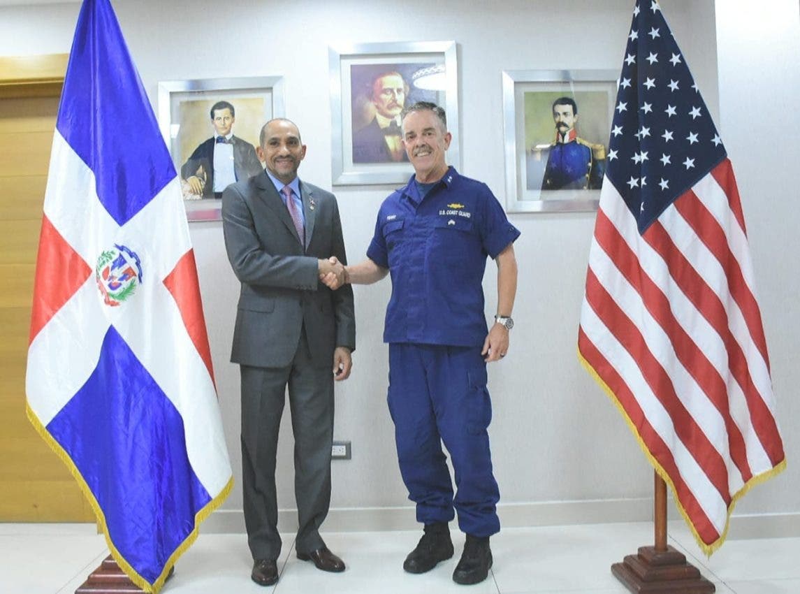 Presidente DNCD se reúne con director Fuerza de Tarea Interagencial Sur de EEUU