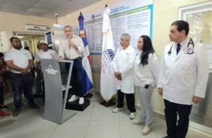 Senador Alexis Victoria dona auto clave a hospital Nagua