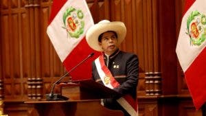 Presidente de Perú es interrogado por presunta corrupción