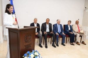 Entrega reconocimiento póstumo a Kalil Haché
