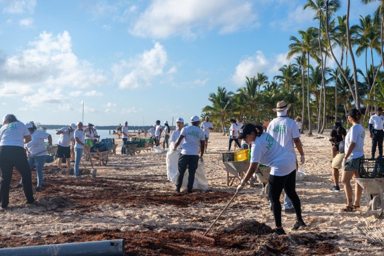Noval celebra con éxito su jornada de Limpieza de Playas