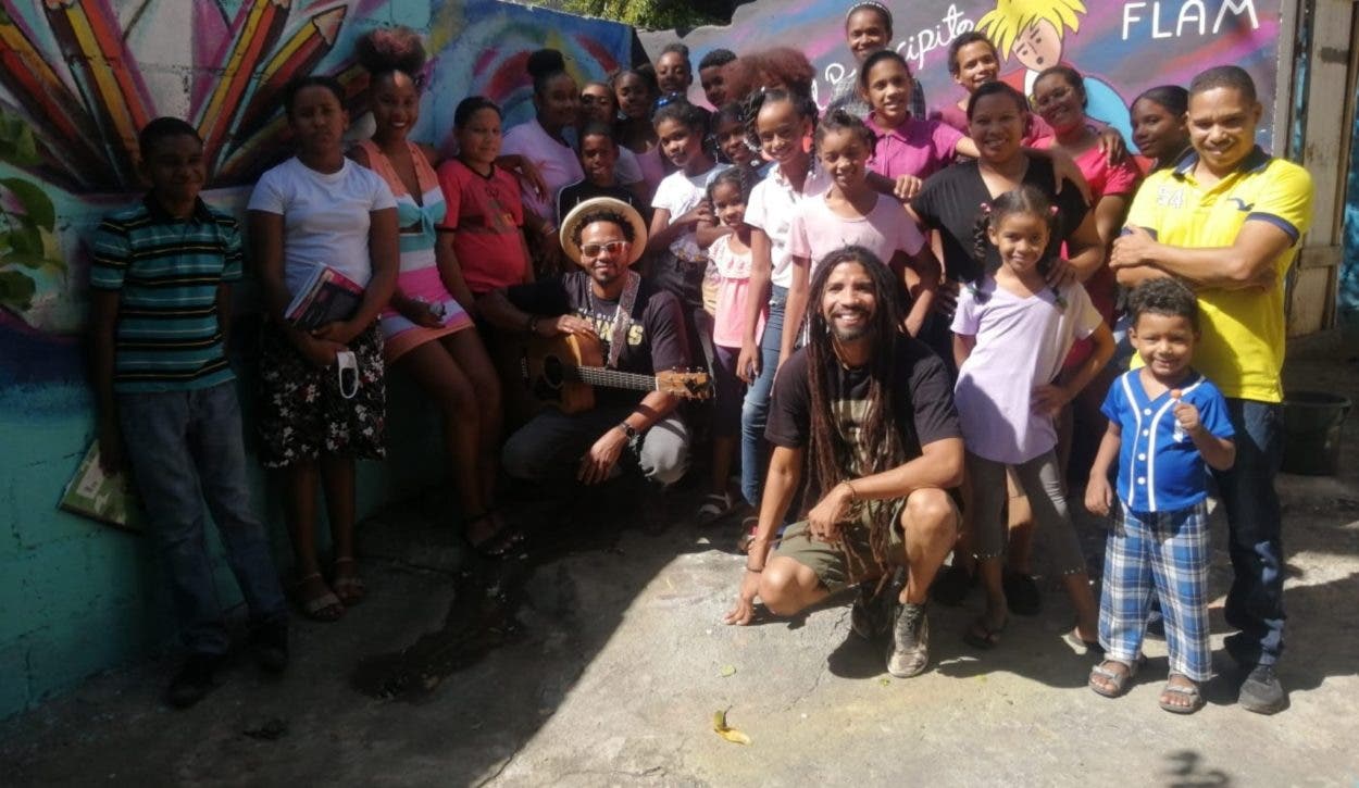 Fundación aumenta acervo cultural niños de San Cristóbal