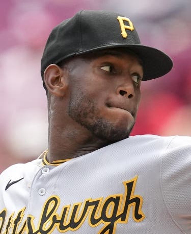 Novato Roansy Contreras lanza su mejor juego