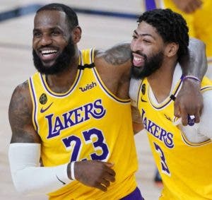 Dicen LeBron y Davis presionan por Kyrie Irving
