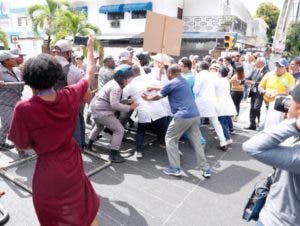 Violencia: Contra médicos