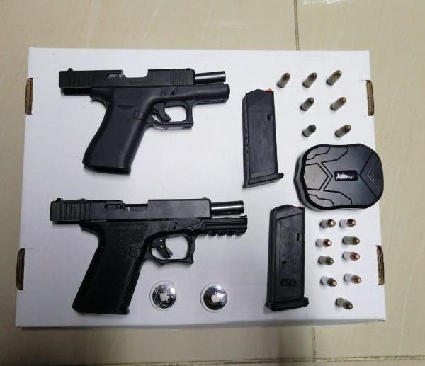 Las armas ocupadas en el operativo en La Altagracia, donde también se ocuparon 81 paquetes de cocaína.