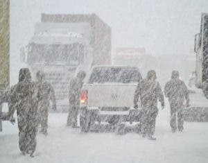 Un temporal de nieve deja varados a cientos de vehículos en Andes argentinos