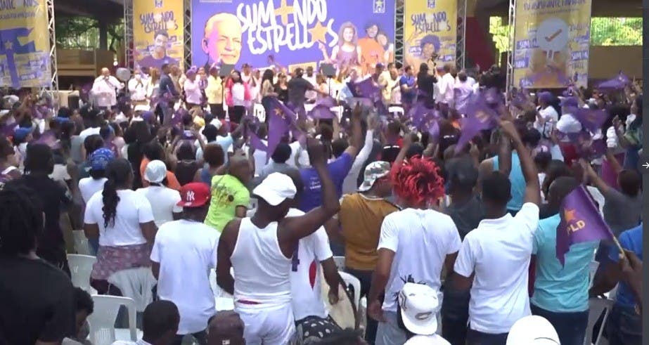Danilo Medina encabezó el acto de juramentación de nuevos jóvenes al PLD en San Pedro de Macorís.