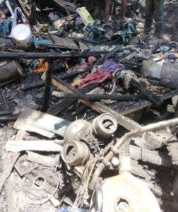 Fuego reduce a cenizas 35 habitaciones y 7 motos