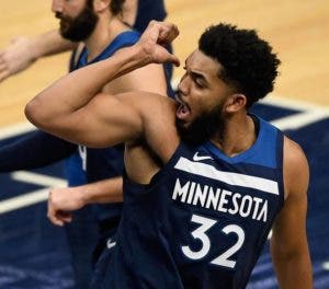 Towns prevé ofensiva bestial de Wolves