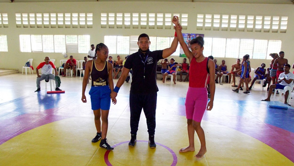 Circunscripción 1 azota en lucha de los Juegos Municipales de SDE