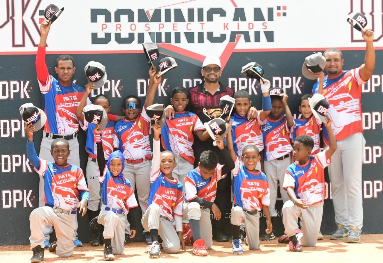 García conduce a Rayo McQueen con tres remolcadas