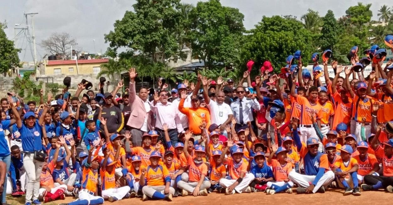 Academia Deportiva Los Girasoles inicia torneo de béisbol Interligas