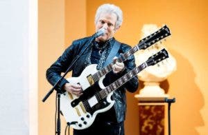 Varios imputados por intentar vender manuscrito robado de “Hotel California»
