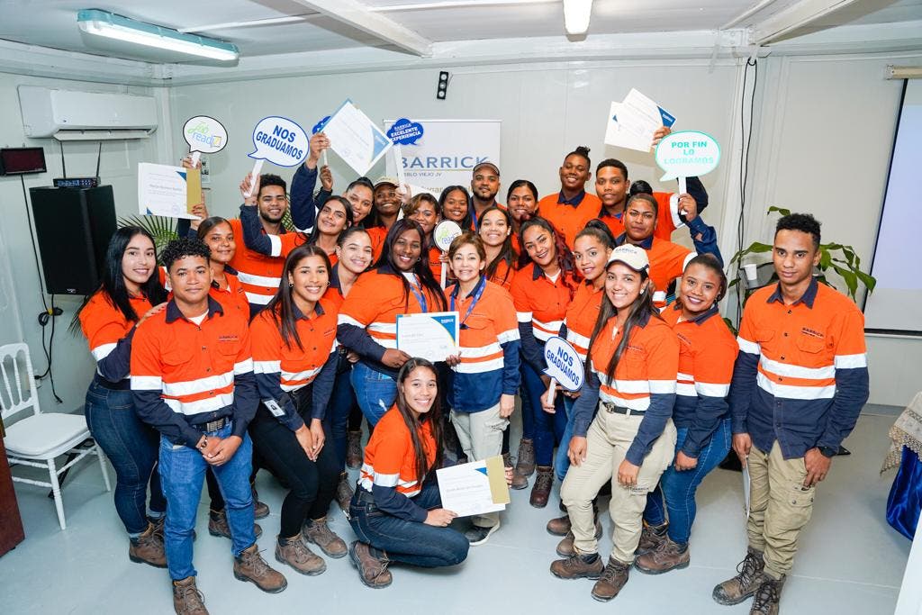 Barrick Pueblo Viejo gradúa participantes programa Listos para el Empleo