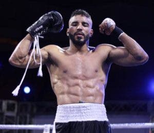El boxeador Oscar García ascendió su récord invicto profesional con KO técnico