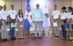 Estudiantes exponen a Fulcar su visión sobre desafíos y soluciones en educación