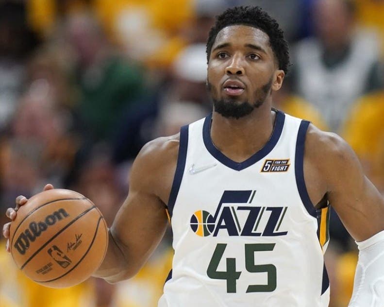 Knicks siguen tras Mitchell