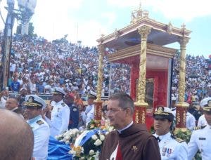 Coronación virgen: Fe y devoción