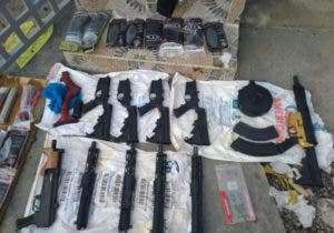 Armas y municiones: Operación KAF