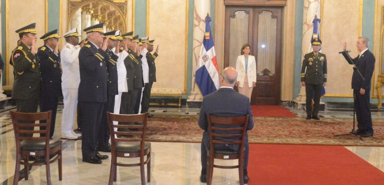 Abinader juramenta nuevos jefes militares