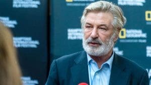 FBI concluye que Baldwin apretó el gatillo de la pistola que mató a Hutchins