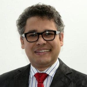 Carlos Peña solicita auditar gestión Rafael Velazco en superintendencia