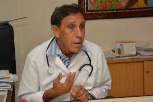 Doctor Cruz Jiminián denuncia usan su imagen en promoción de producto falso