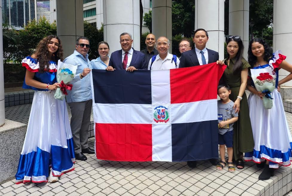 Dice RD vive clima de paz