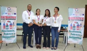 Pucmm gana campeonato interuniversitario de debates