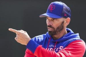 Los Rangers despiden al dirigente Chris Woodward
