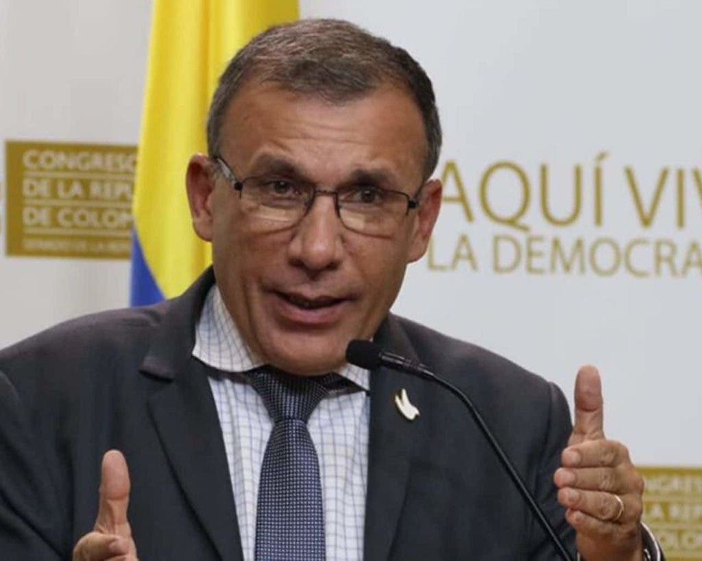 Parlamentos de Venezuela y Colombia coordinan restablecimiento de relaciones 1 Roy Barreras, ha sido representante a la cámara y senador, así mismo fue miembro de la delegación del Gobierno en la mesa de negociación con las Fuerzas Armadas Revolucionarias de Colombia - Ejército del Pueblo (FARC-EP) en Cuba.