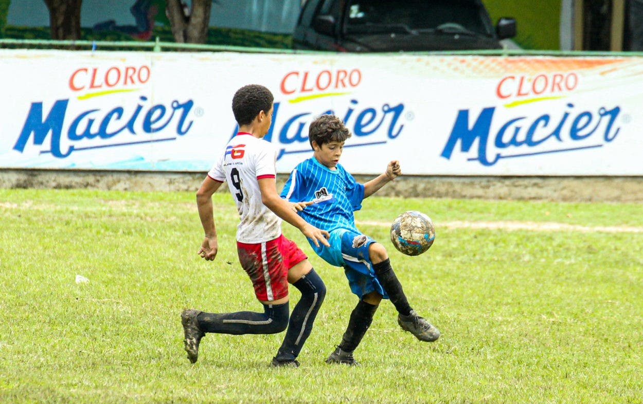 Varios equipos clasifican primero en sus grupos Fútbol Padre Vicente