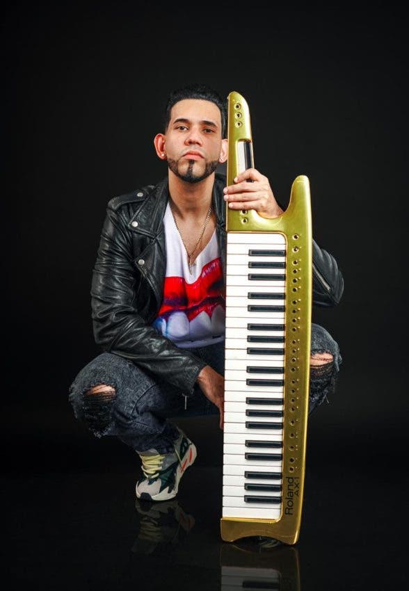 Joel Insuperable llega desde EEUU con su bachata “No voy a llorar»