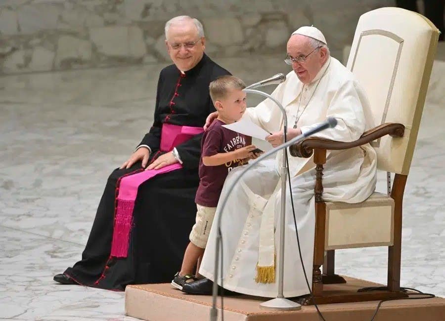 El papa asegura «la alianza entre ancianos y niños salvará la familia»