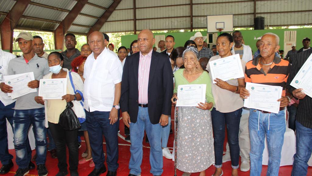 IAD entrega 237 títulos provisionales en Tamayo