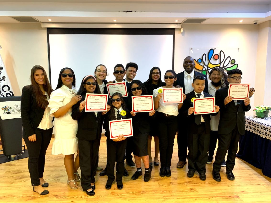 CAID gradúa a niños programa sobre habilidades sociales