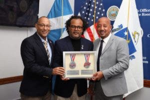 Alcaldías de Lawrence y Massachusetts reconocen a Alberto Zayas
