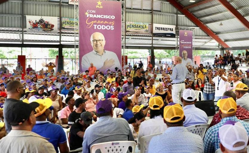 Domínguez Brito en un acto masivo de dirigentes que apoyan su precandidatura en Espaillat,