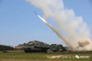 China prolonga un día más maniobras militares en torno a Taiwán