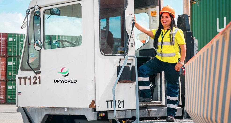 DP World anuncia programa de vehículos pesados para mujeres
