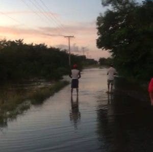 Se desborda río en Hato Viejo, comunidades quedan incomunicadas
