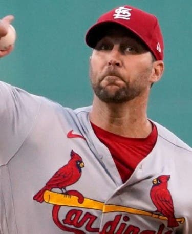 Yadier Molina y Wainwright tras una marca