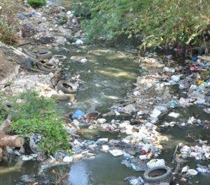 Culpa de vecinos: Basura cañadas