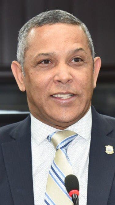 El senador Franklin Romero sostuvo que el gobierno de Luis Abinader se maneja de forma transparente, y no tiene nada que ver con lo que está ocurriendo en la Cámara de Cuentas