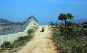 Detalles del muro fronterizo en la zona de Jimaní