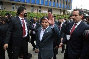Presidente de Perú debe presentarse a declarar este lunes ante la Fiscalía