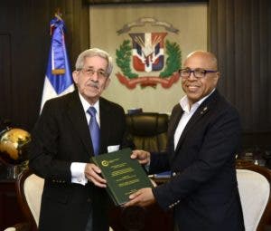 CES presenta propuestas sobre ley de partidos