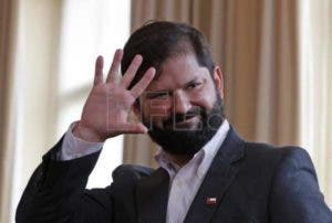 Boric se compromete a impulsar un nuevo proceso constituyente en Chile
